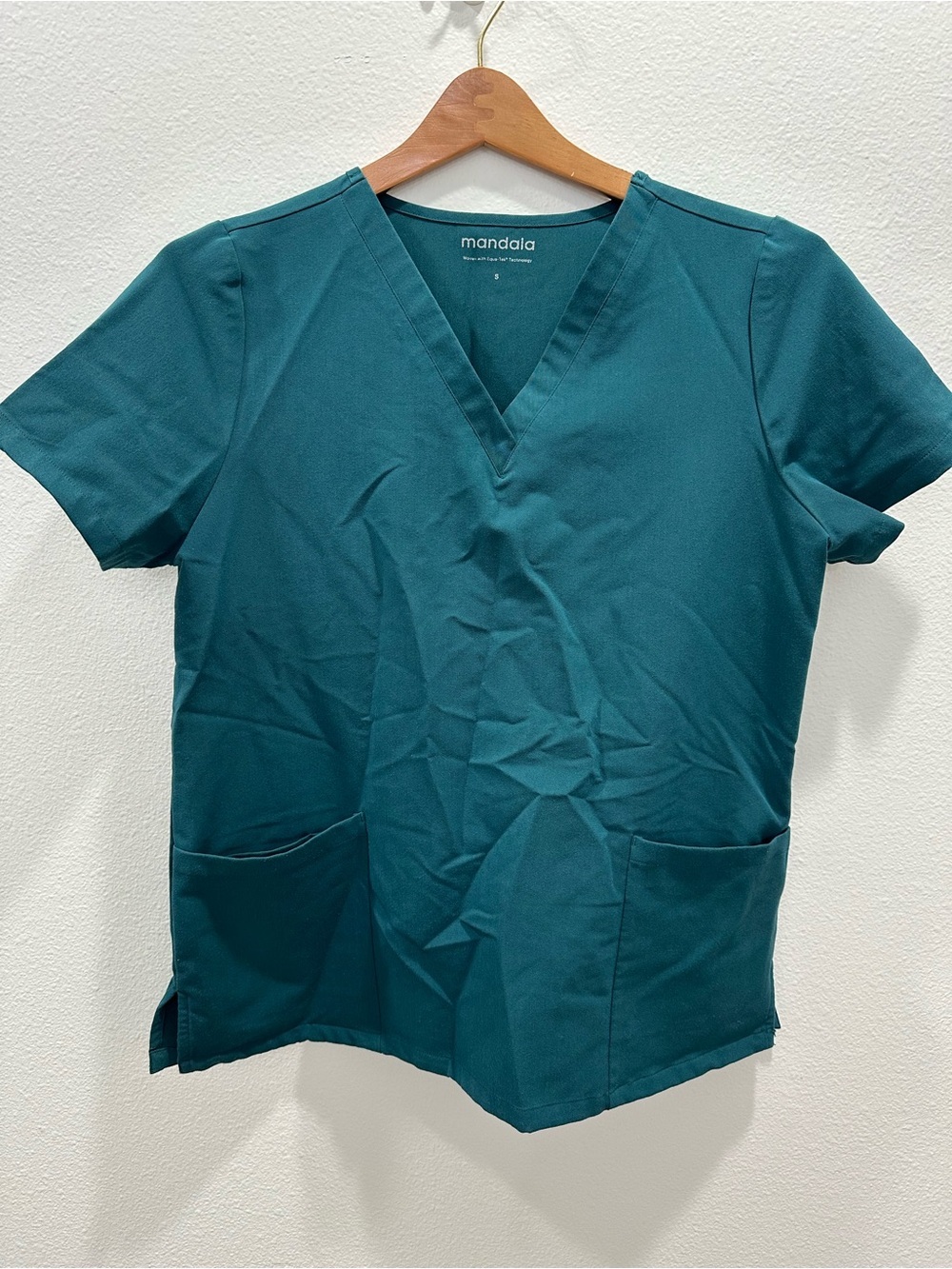 Mandala V-Neck Scrub Top teal green blue EUC small scrubs pockets